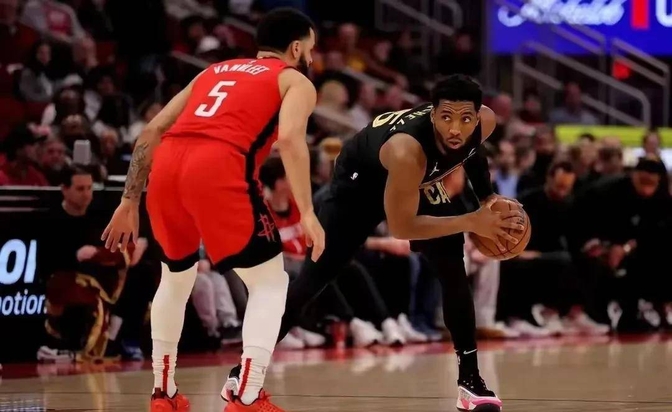 小卡再砍分,带领快船击败黄蜂(小卡被看好休赛期续约快船 最高能签4年176亿美元) 小卡再砍分,带领快船击败黄蜂(小卡被看好休赛期续约快船 最高能签4年176亿美元)