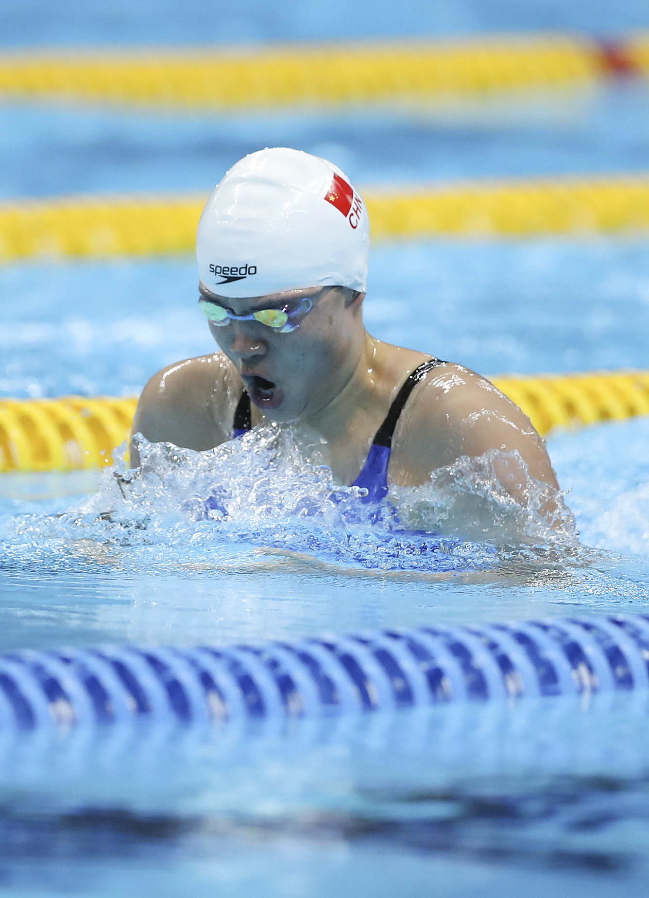 游泳运动员蛙泳展示,身姿优美的简单介绍 游泳运动员蛙泳展示,身姿优美的简单介绍