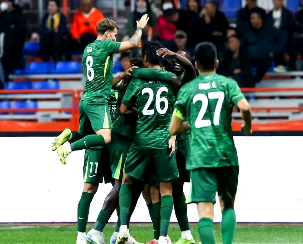 爱游戏官网-包含在北京国安赛场上演亚冠，弹幕刷屏，引发球迷泪目的词条