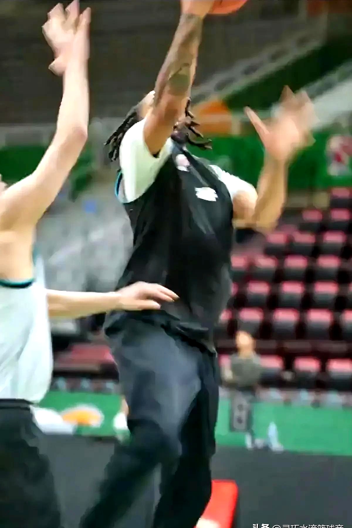 辽宁队在CBA季后赛中打出救主，被誉为全场沸腾