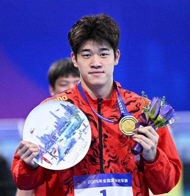 爱游戏在线-心有力量:匈牙利游泳选手斩获金牌的简单介绍