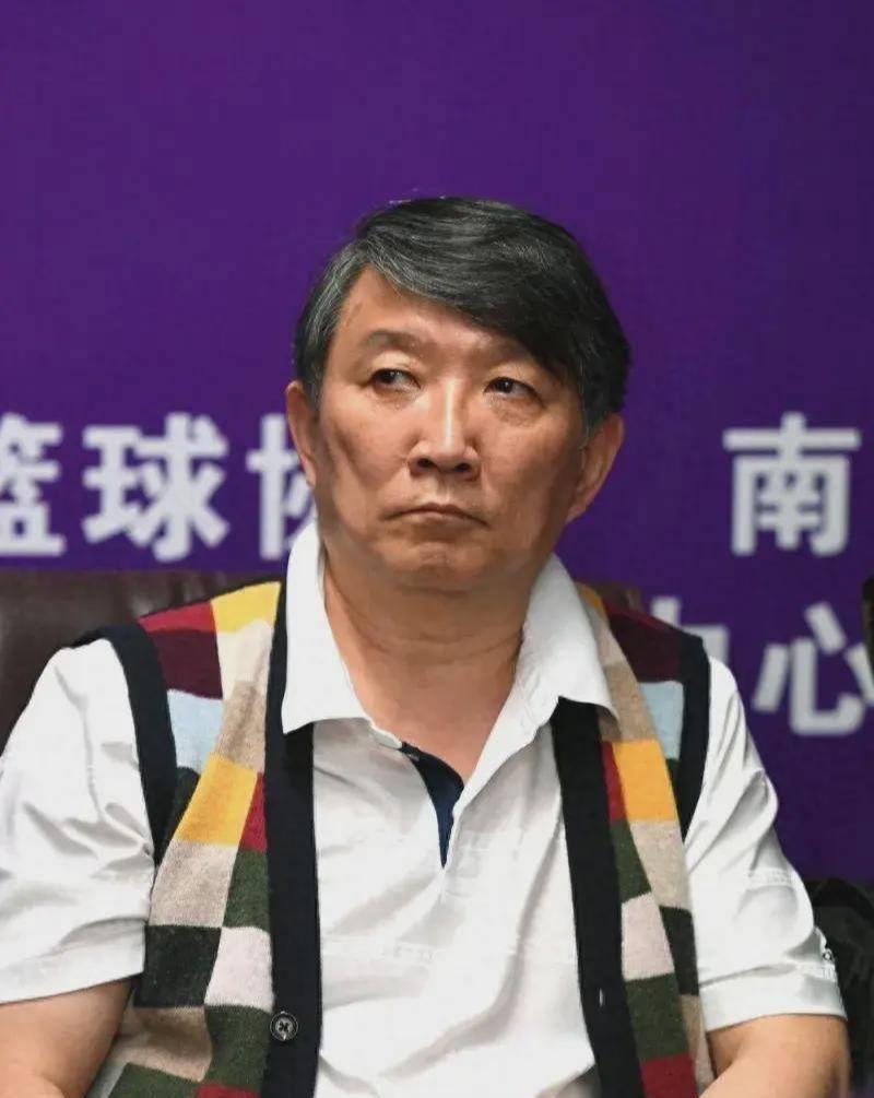 爱游戏app-森林狼队再次陷入低谷,主教练欲辞职