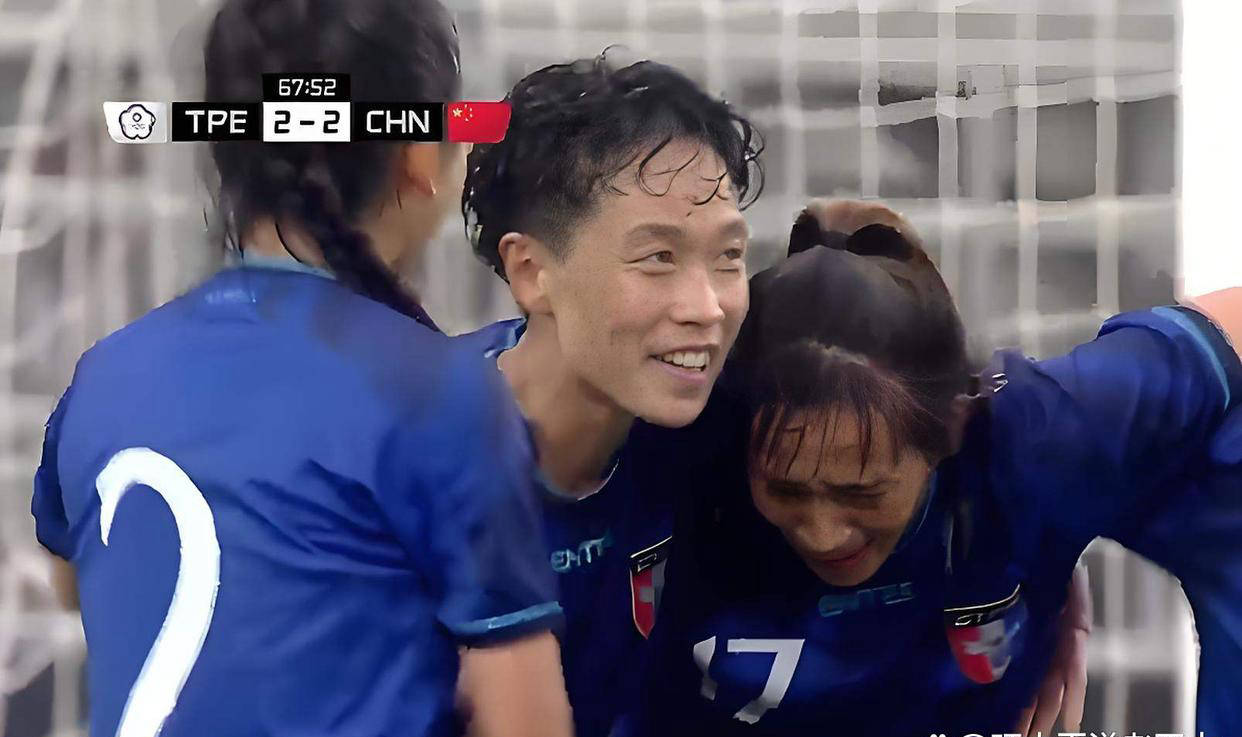 比赛中女队员表现亮眼，力挺球队获胜