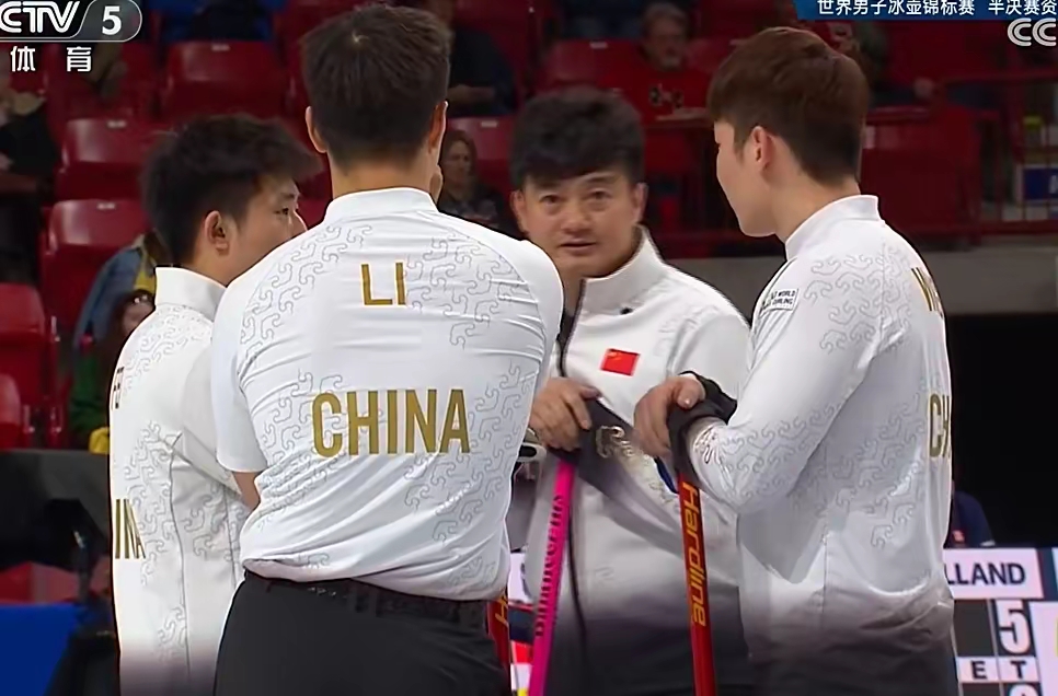 爱游戏登录-球队发挥团结力量,与对手展开激烈较量的简单介绍