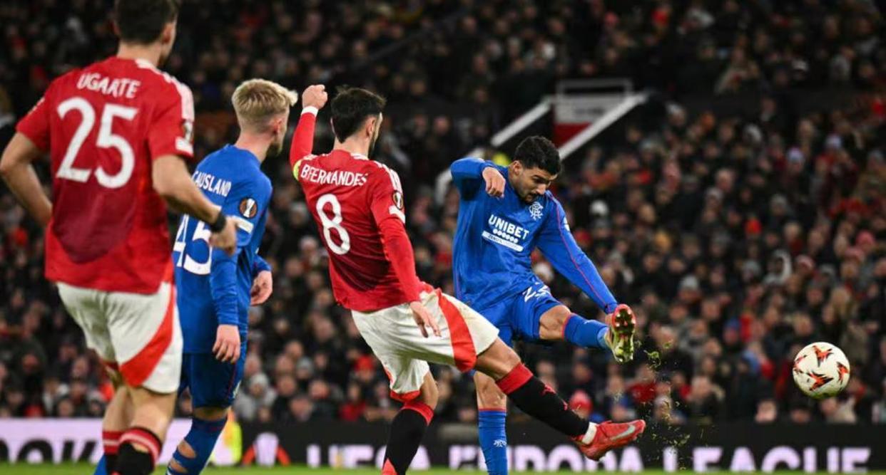 爱游戏网页版-曼联在关键时刻逆转比分,成功摘取三分