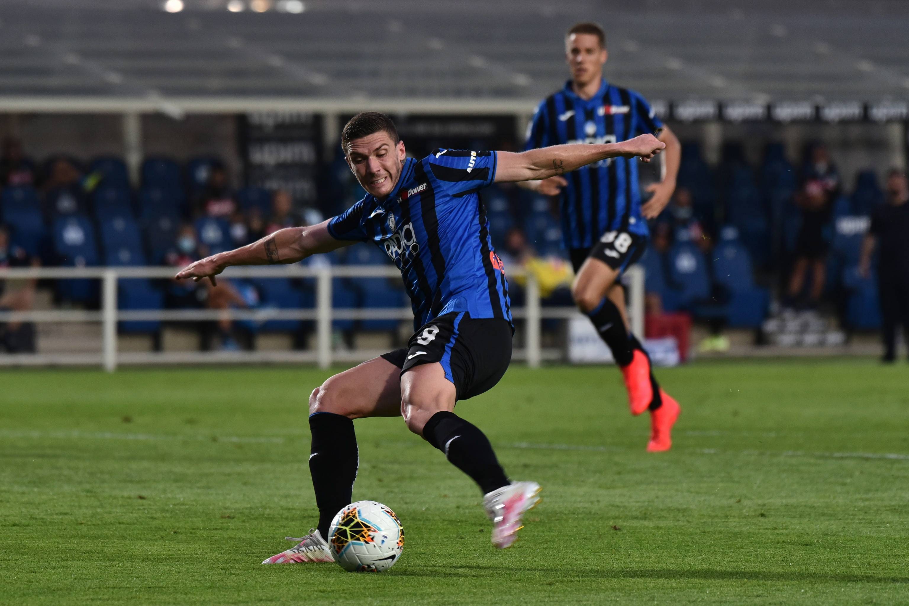 爱游戏体育链接-维罗纳击败佛罗伦萨,继续保持领先位置