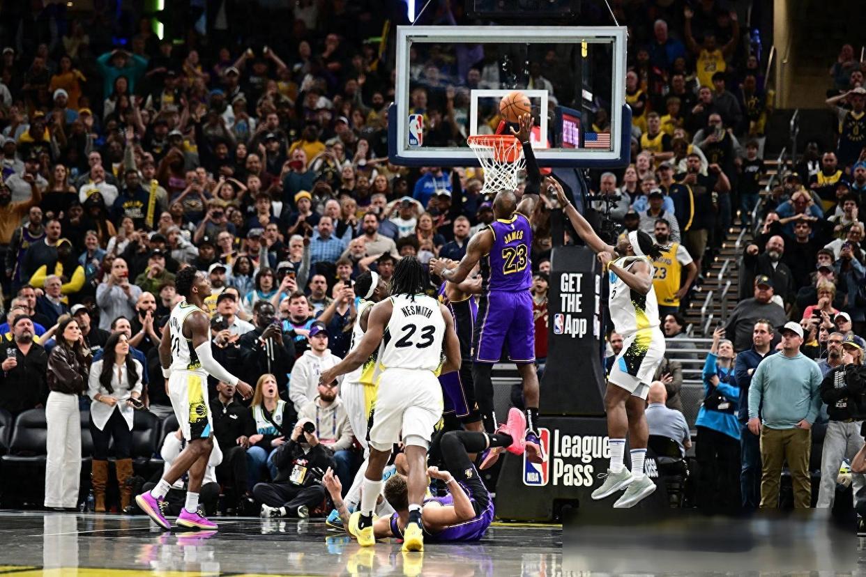 爱游戏官方入口-詹姆斯带领湖人实现逆袭,跻身总决赛争霸