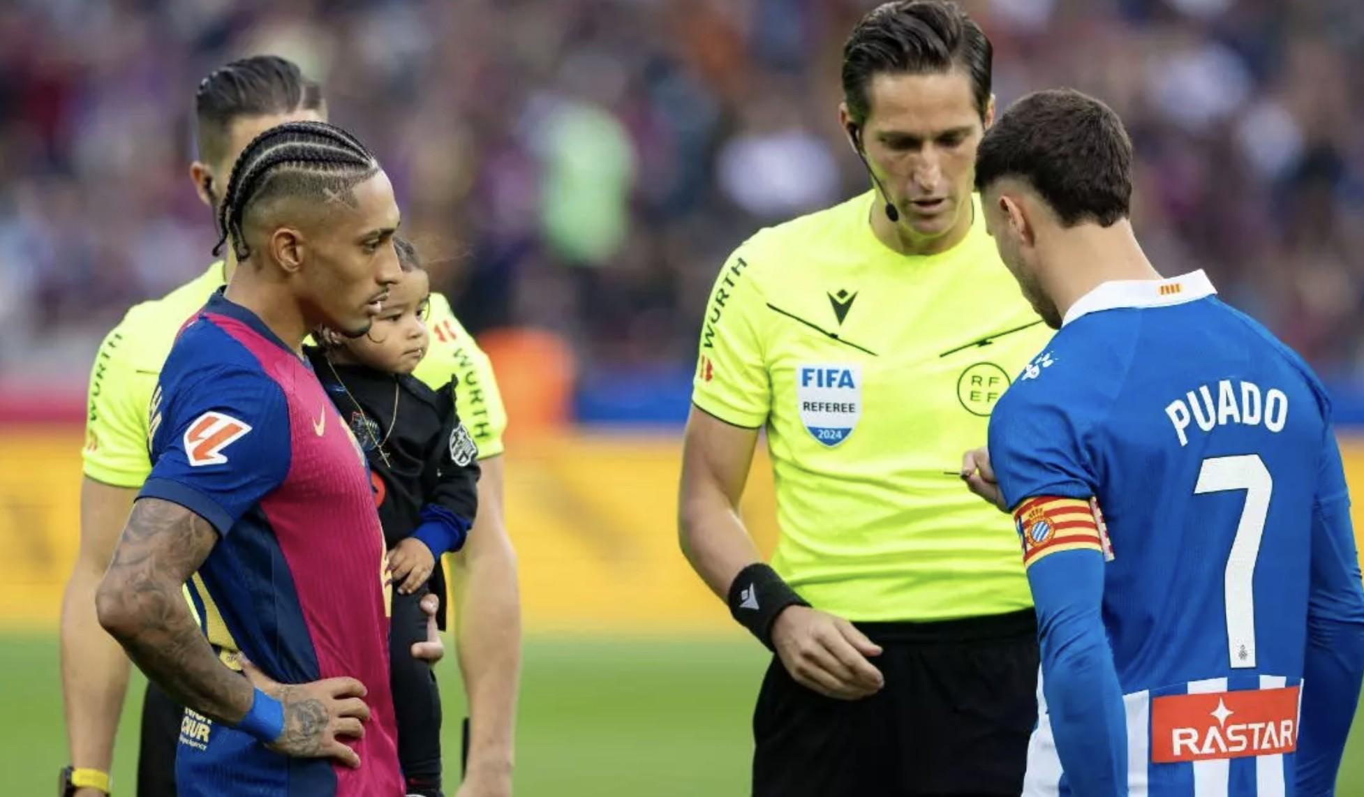 爱游戏官网-巴萨球员上演帽子戏法,完胜强劲对手