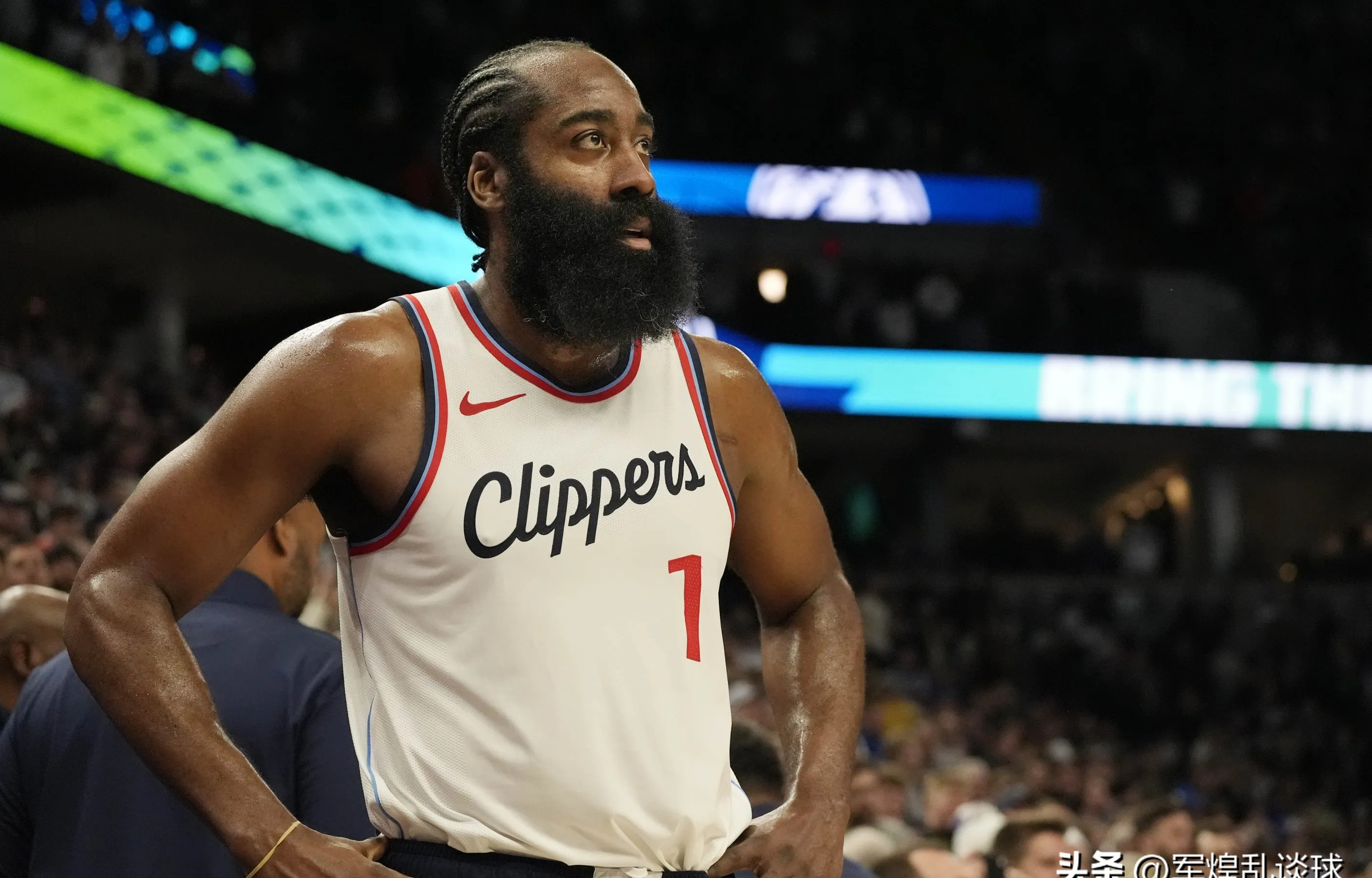 爱游戏-篮网不敌爵士,哈登高效表现无力帮助球队获胜