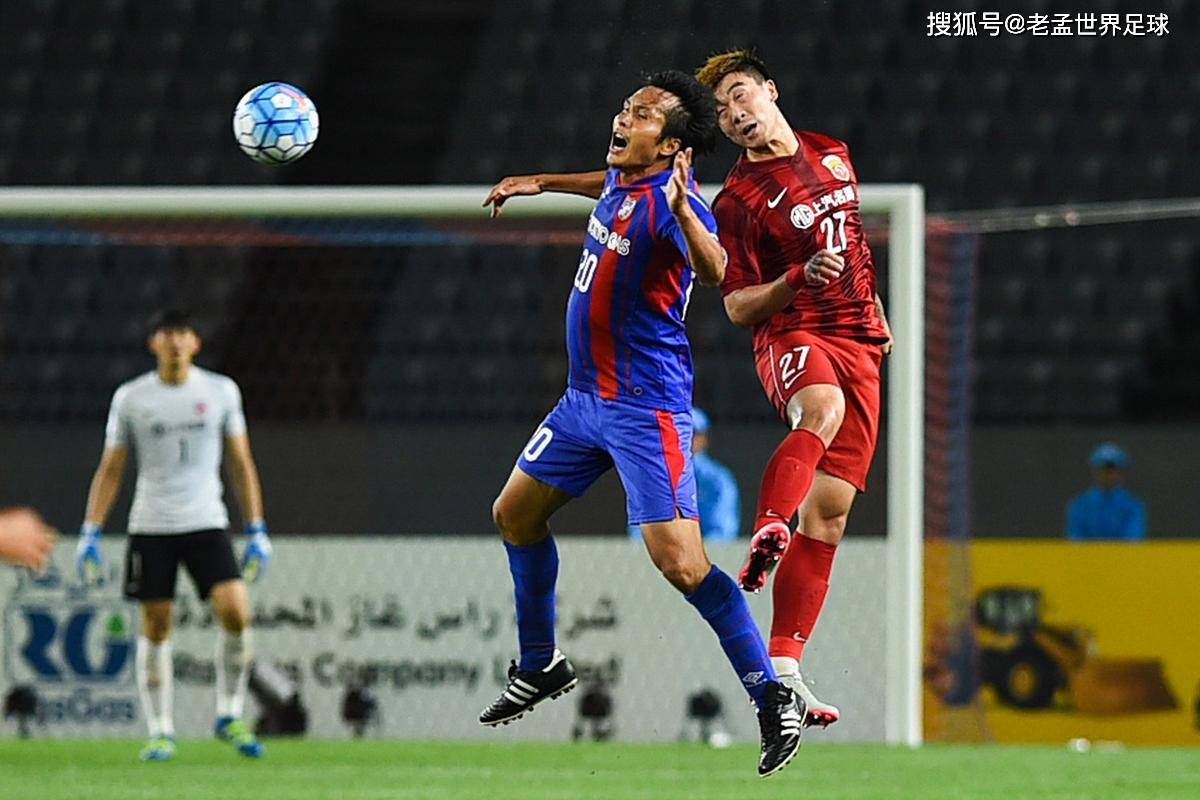 爱游戏官网-足球场上发生激烈对抗,场面火爆异常