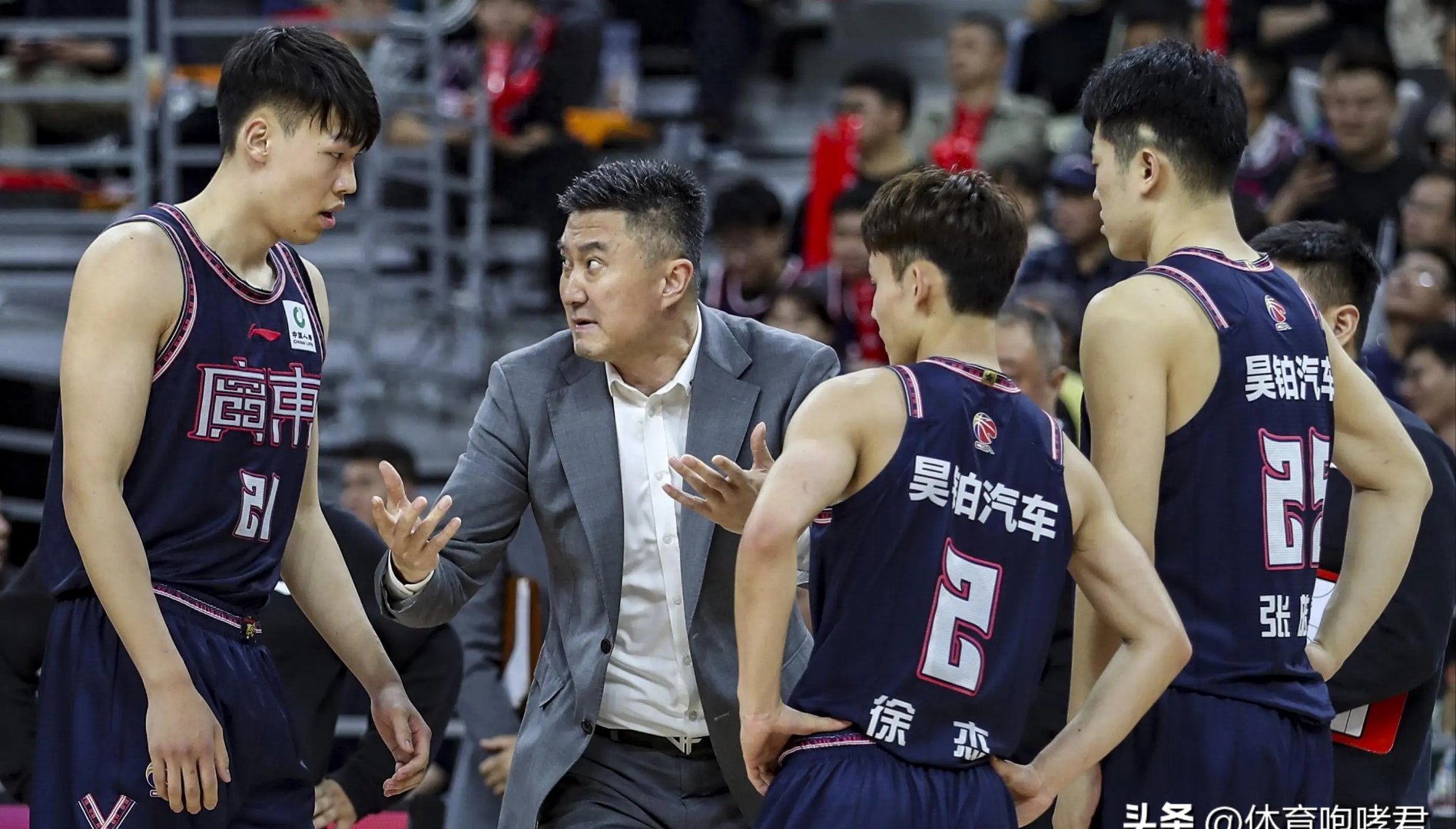 上海男篮显露实力,轻松战胜广东宏远 上海男篮显露实力,轻松战胜广东宏远