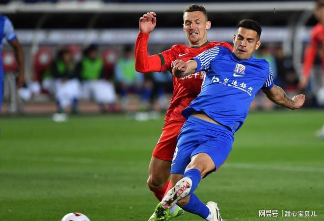 首尔申花足球俱乐部球员准备在比赛中全力以赴的简单介绍