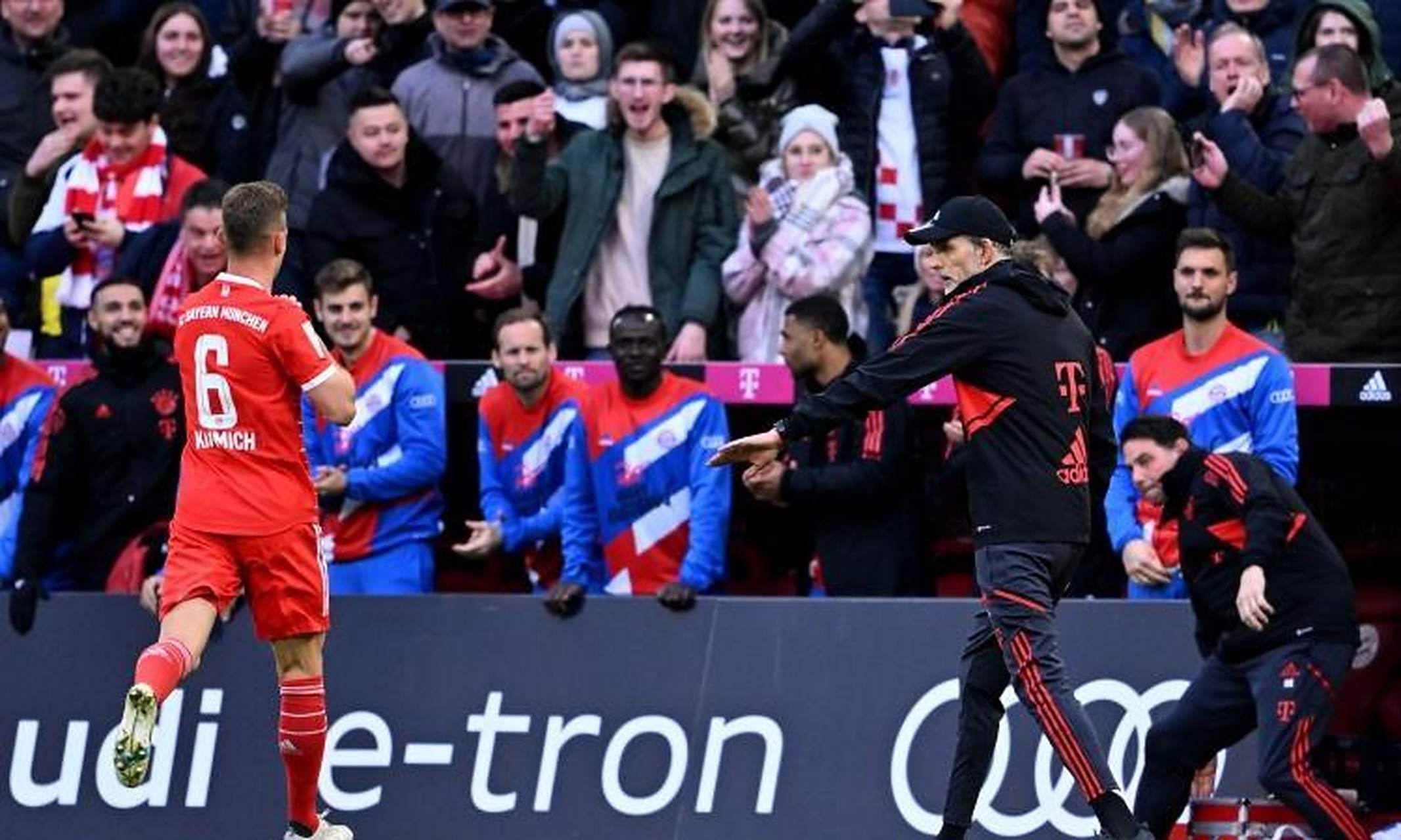 爱游戏入口-拜仁慕尼黑后防连续失误,主帅怒斥