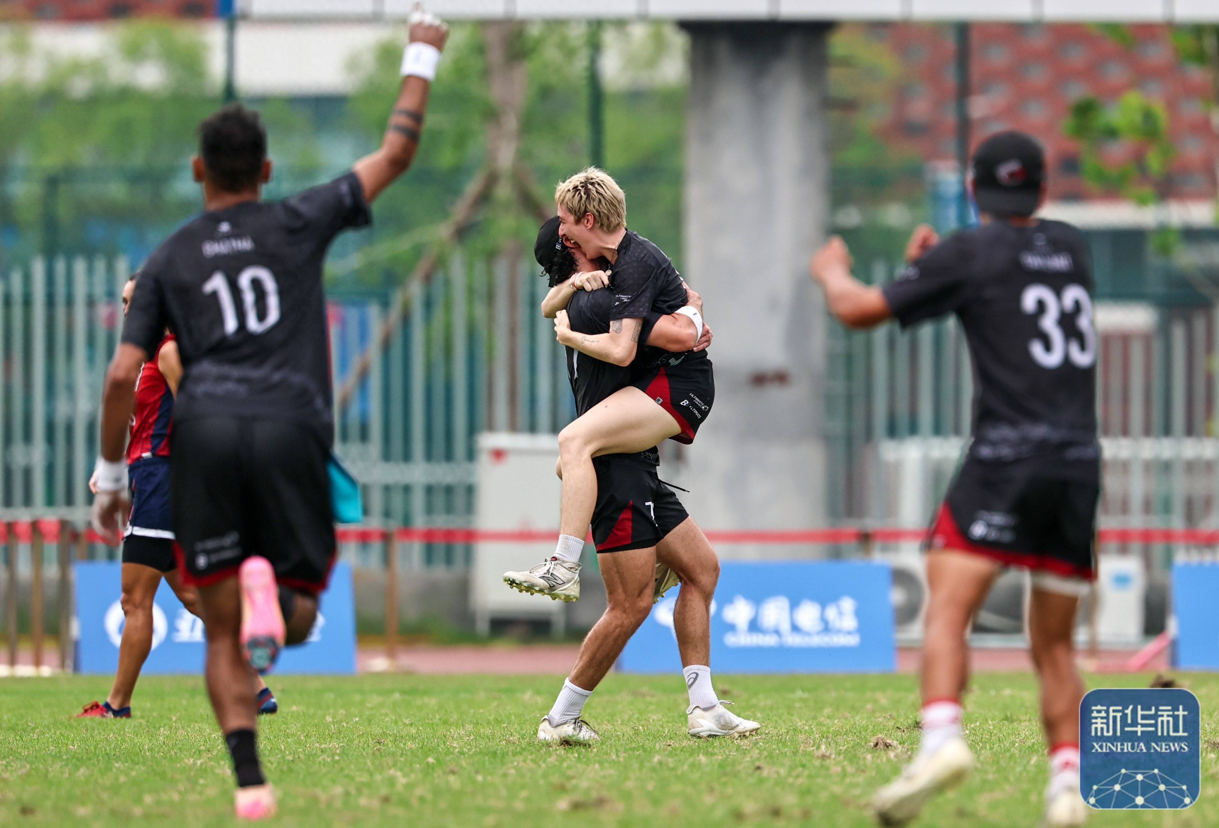 加拿大队在比赛中取得令人印象深刻的胜利 加拿大队在比赛中取得令人印象深刻的胜利