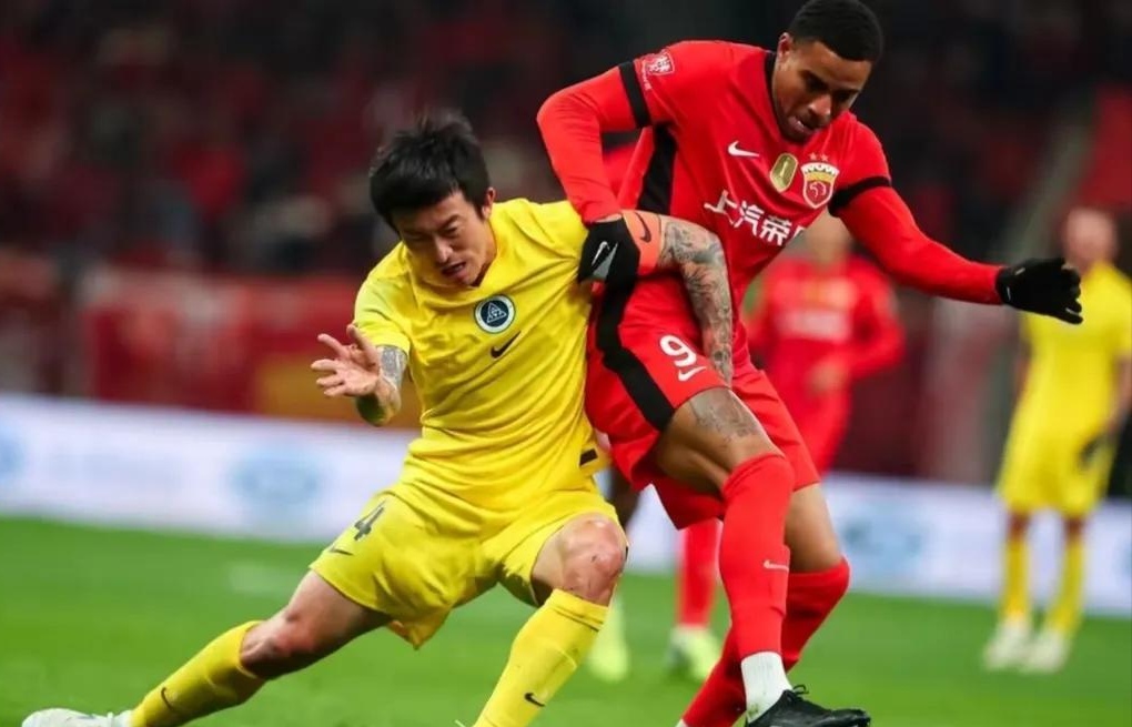 爱游戏官网-山东泰山客场逼平对手,难舍难分的简单介绍