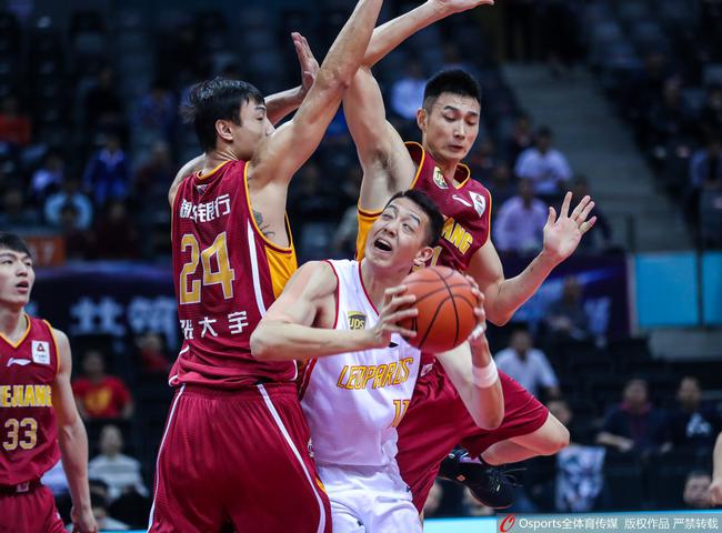 关于深圳队在主场大胜陕西队,追赶积分的信息