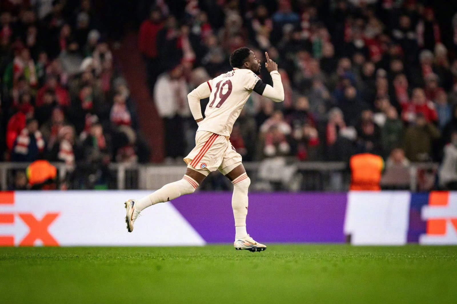 爱游戏体育平台-关于拜仁慕尼黑球员受伤,无缘下场比赛的信息