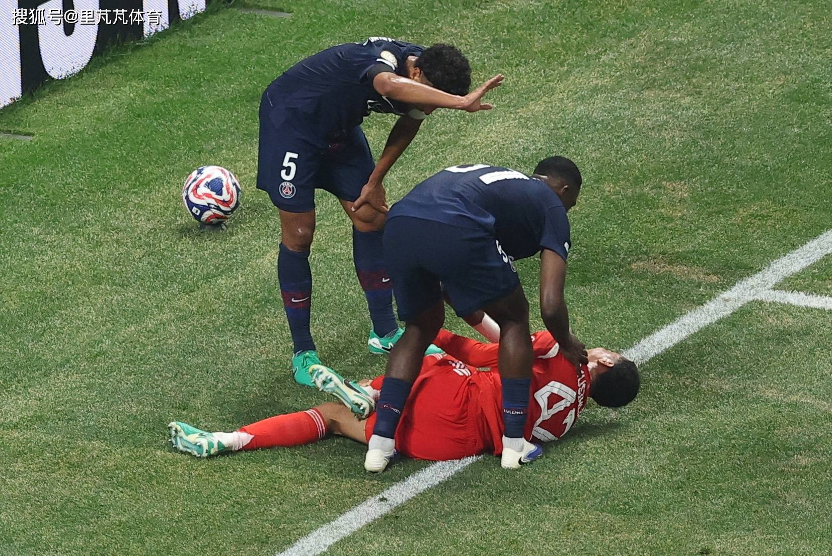 关于拜仁慕尼黑球员受伤，无缘下场比赛的信息