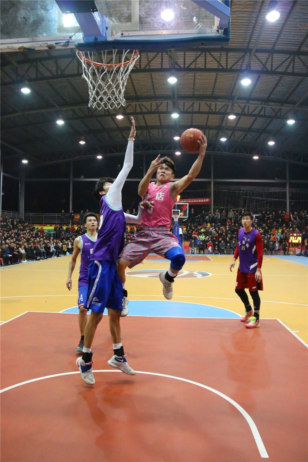 爱游戏网页版入口-黄队在篮球比赛中取得了炫目胜利