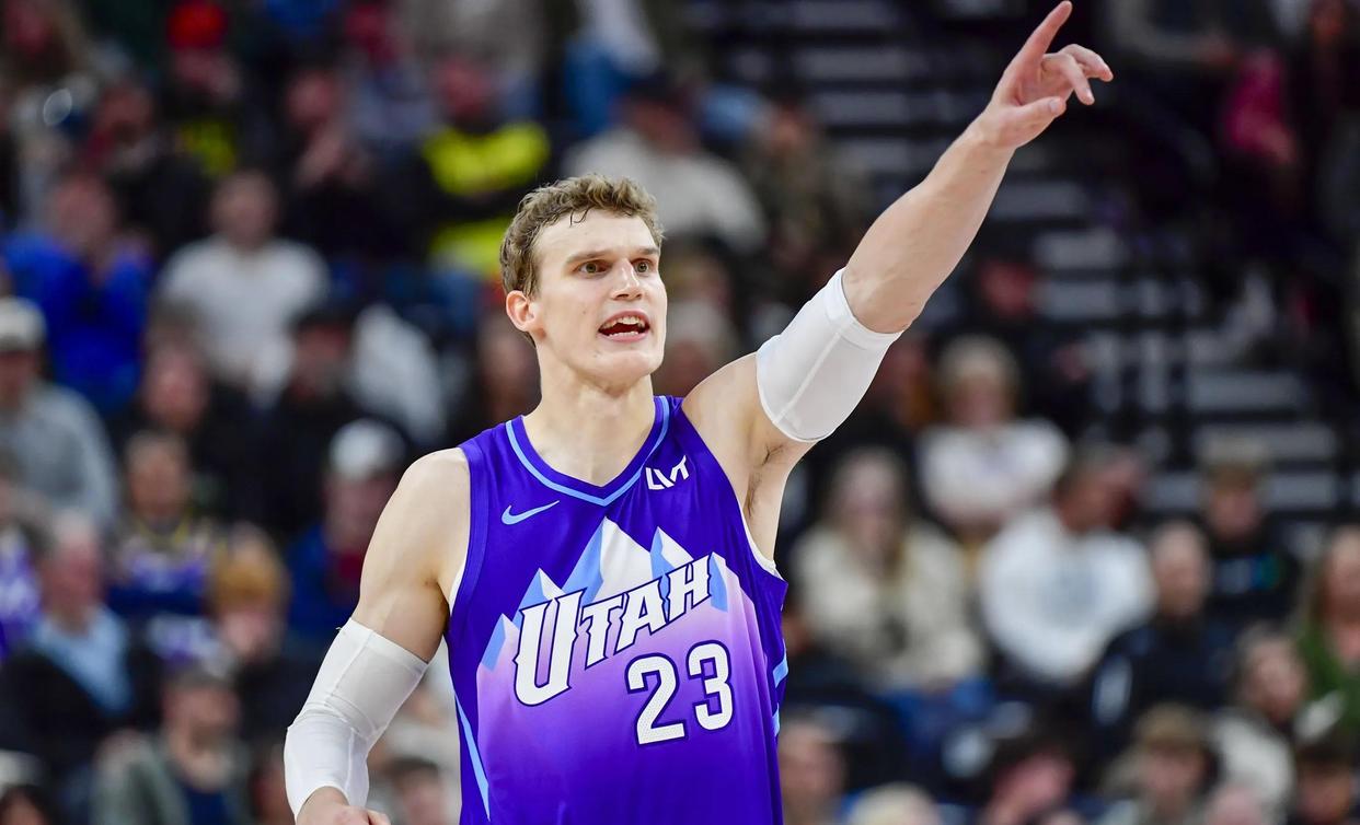 爵士球员全力以赴,努力战胜对手的简单介绍