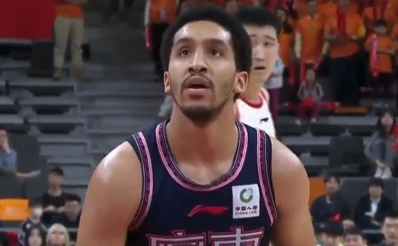 江苏队在关键时刻发挥出色，成功击败对手