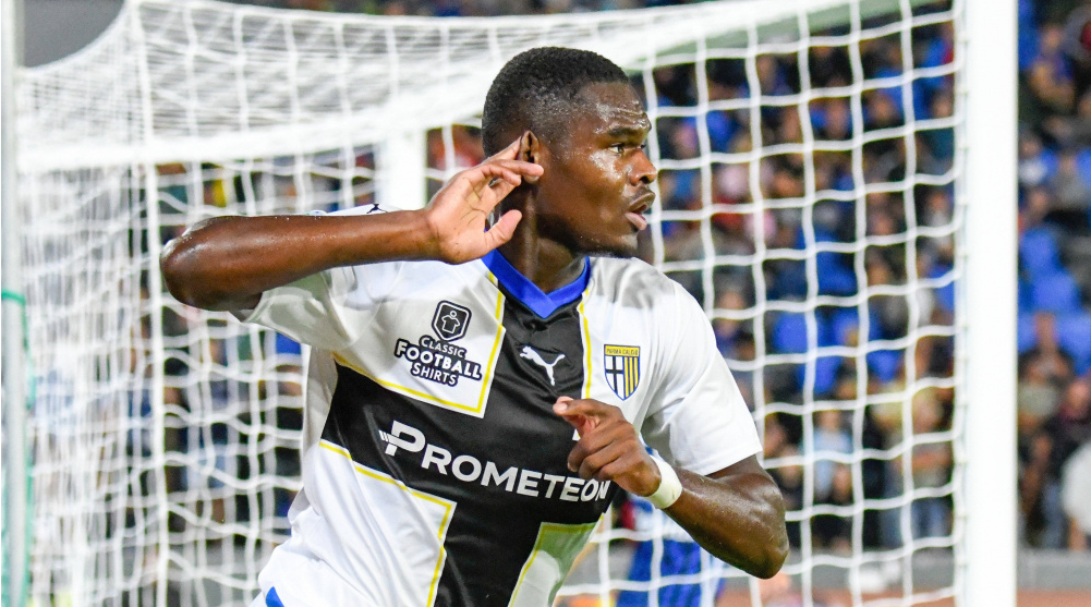 爱游戏入口-乌迪内斯中场组织有力,球队阵容稳定