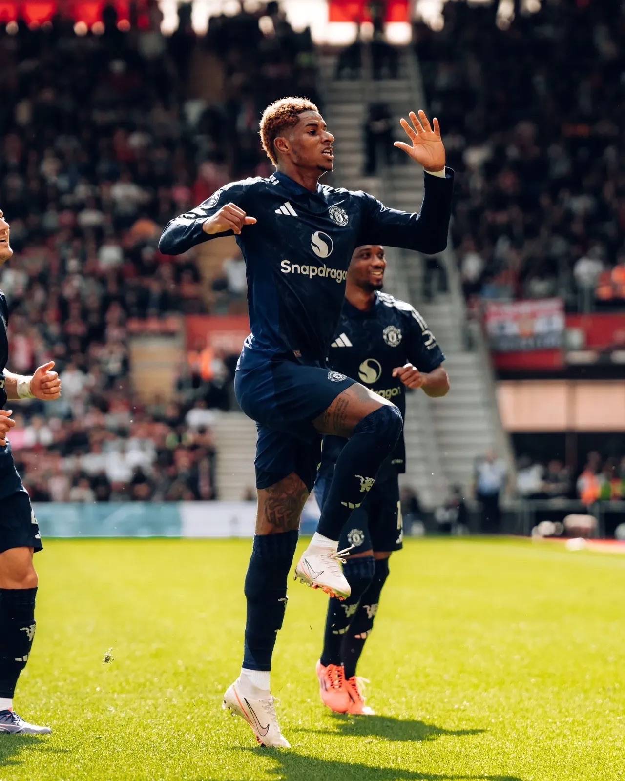 爱游戏体育下载-曼联全力备战南安普顿,力争卫冕英超冠军