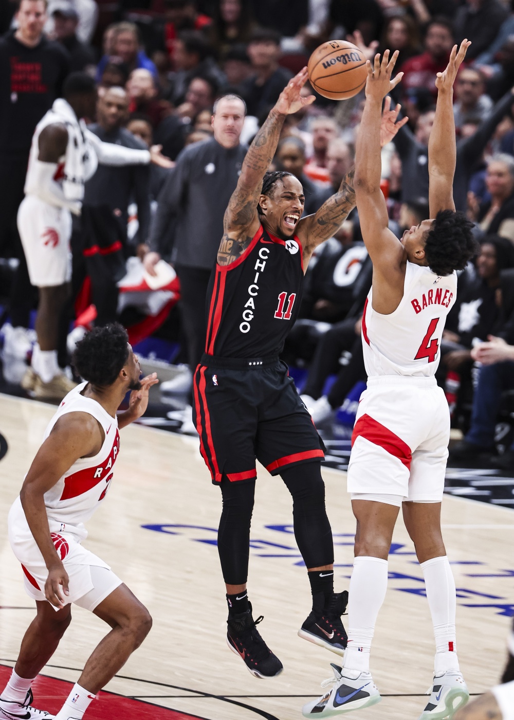 爱游戏官网入口-魔术惜败公牛:拉文单场狂砍50分赢得比赛