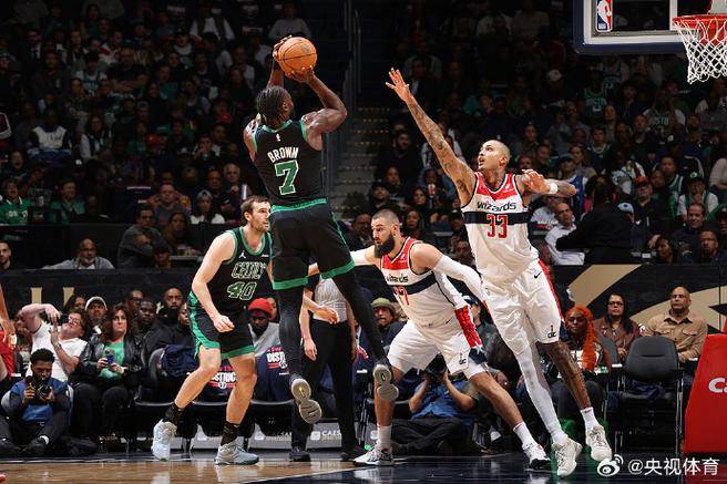 猛龙客场战胜凯尔特人，继续领跑