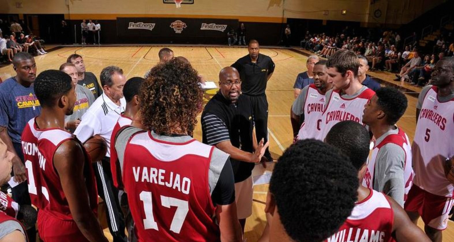 爱游戏亚洲官网-火箭击败老鹰,终结三连败