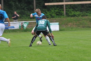 爱游戏体育直播-主教练临场指挥精准,球队乘胜迎战总决赛,主教练亲自上场