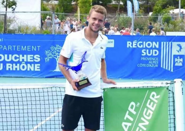 爱游戏在线登录-毛里求斯男子网球选手勇夺冠军,震撼全场的简单介绍